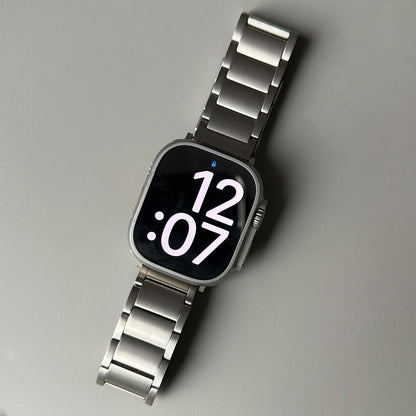 TITANIUM APPLE WATCH BAND